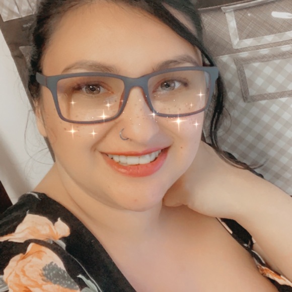 Meet your Posher, Ashley - Picture 4 of 5